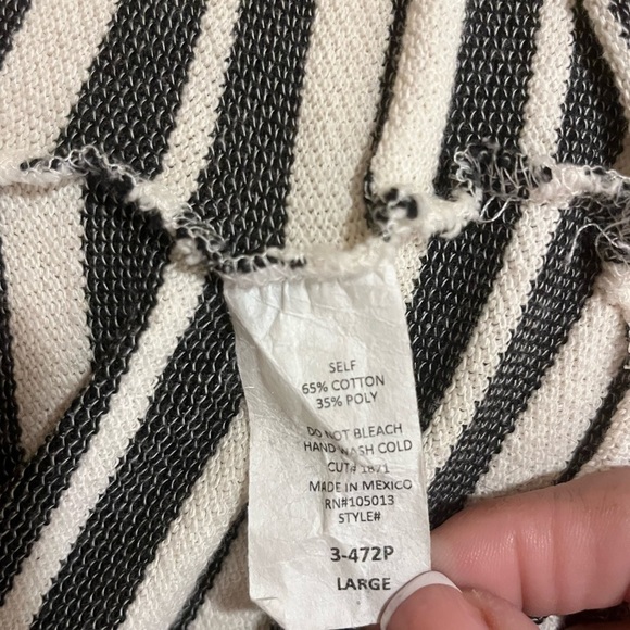 Amelia’s Oversized Striped Dolman Sleeve Cowl Neck Top- Black and White, size L - Picture 6 of 8